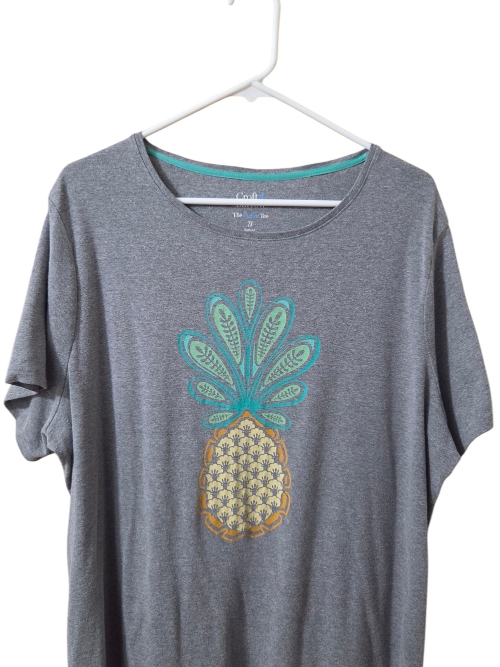 Heather Gray Short Sleeve Tee with Teal and Gold Pineapple